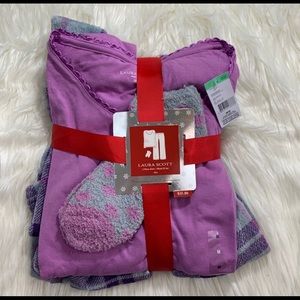 NWOT Laura Scott luxurious pjs
